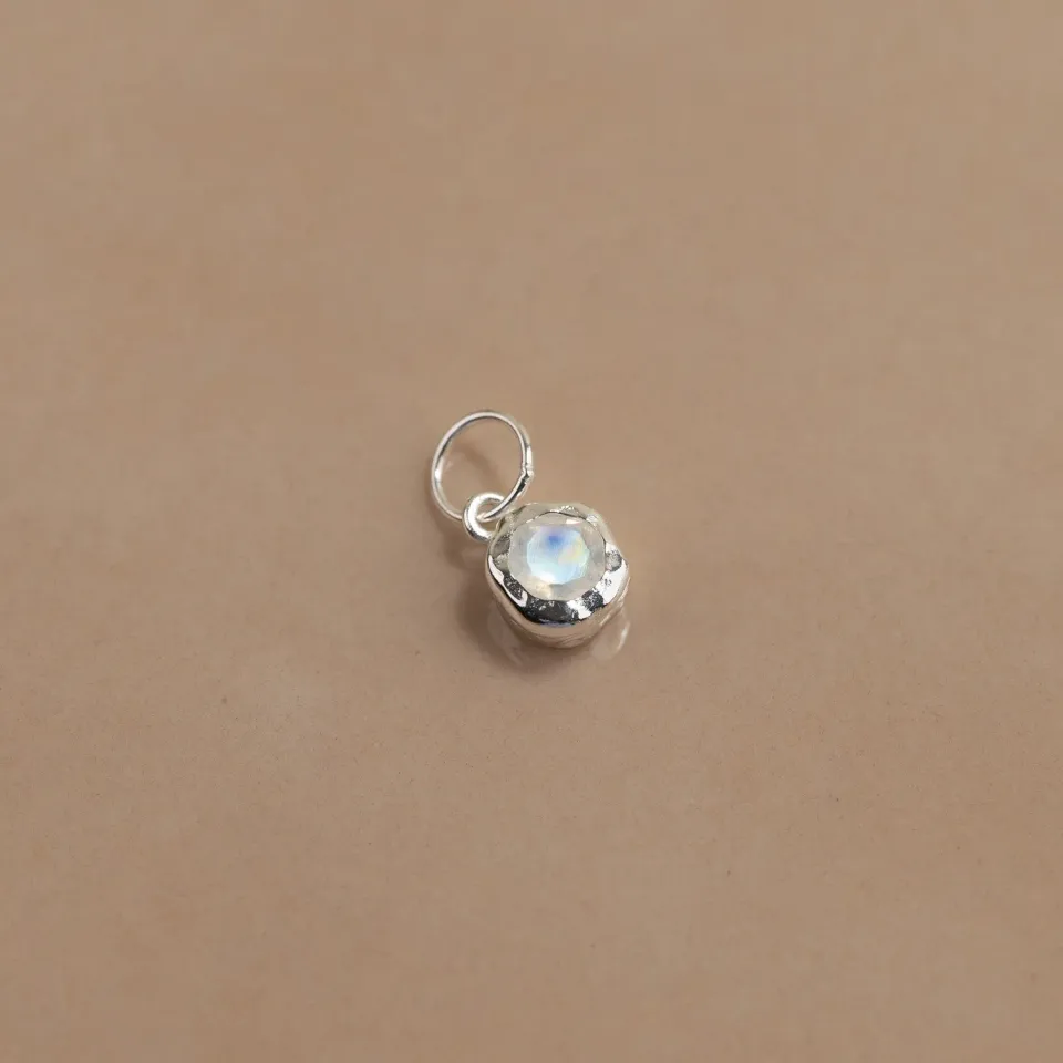 Sisi Copenhagen Selene Moonstone vedhæng 5 mm sølv