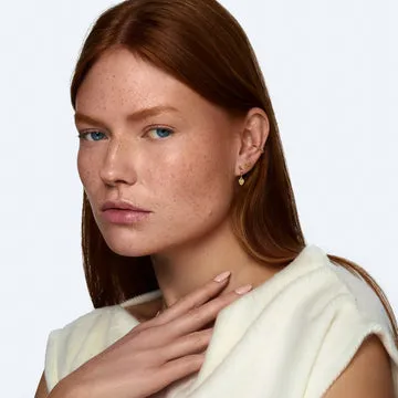 TIMI OF SWEDEN Sarah Heart Outline ear cuff forgyldt