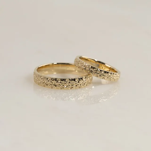 Sisi Organic vielsesringe sæt 14 kt guld 3,5+4,5 mm
