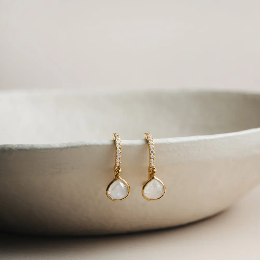 Orelia LUXE Pavé Moonstone Huggie øreringe guld