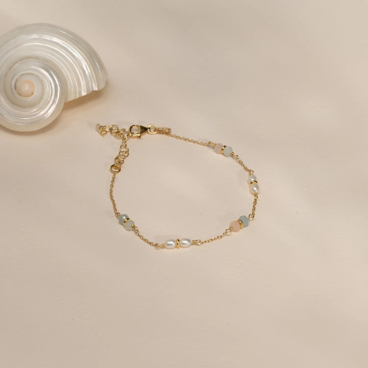 Sisi Copenhagen Adira Morganite Pearl armbånd forgyldt perle