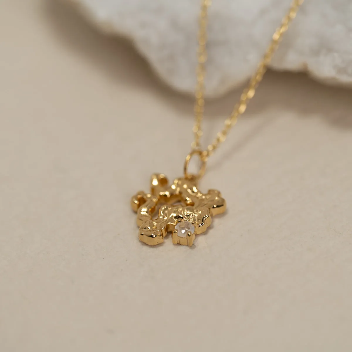 Sisi Copenhagen Aurelia Moonstone Golden vedhæng forgyldt