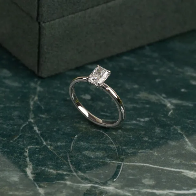 Sisi Copenhagen Solitaire Radiant diamantring 0,75ct hvidguld