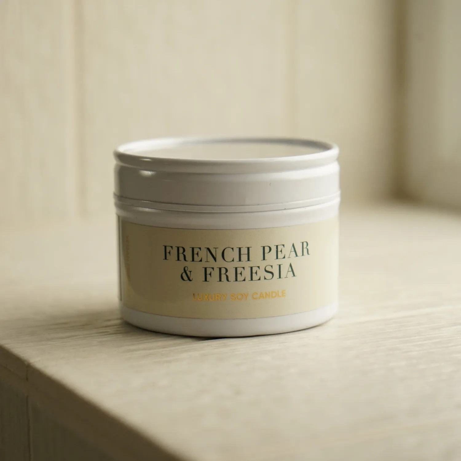 Orelia French Pear Freesia duftlys tin 10 timer