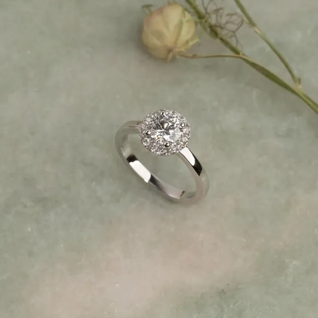 Sisi Copenhagen Simple Round Halo diamantring 1,0 ct hvidguld