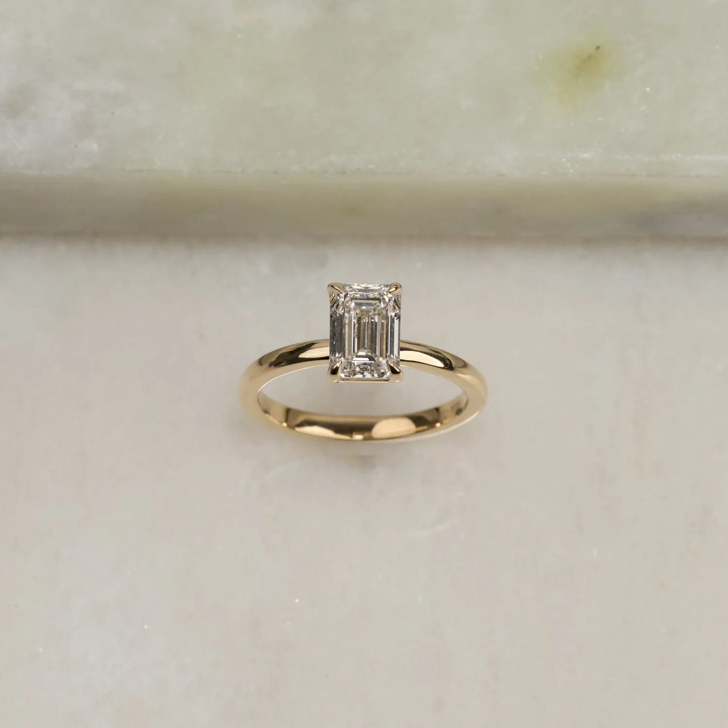 Sisi Copenhagen Solitaire Emerald-Cut diamantring hvidguld
