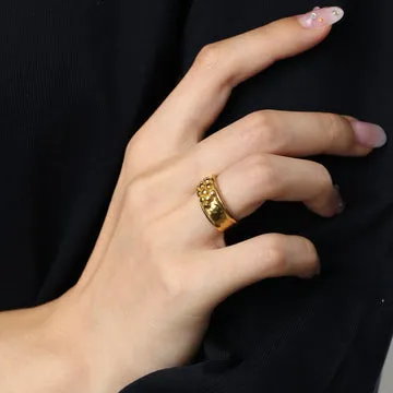 TIMI OF SWEDEN Iben statement ring stål guld justerbar