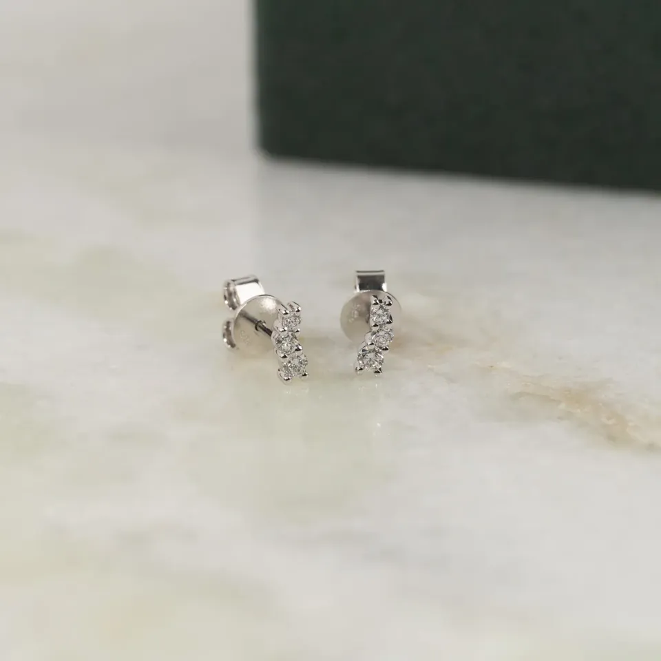 Sisi Copenhagen Graduating Curved diamantørestikkere 0,22ct