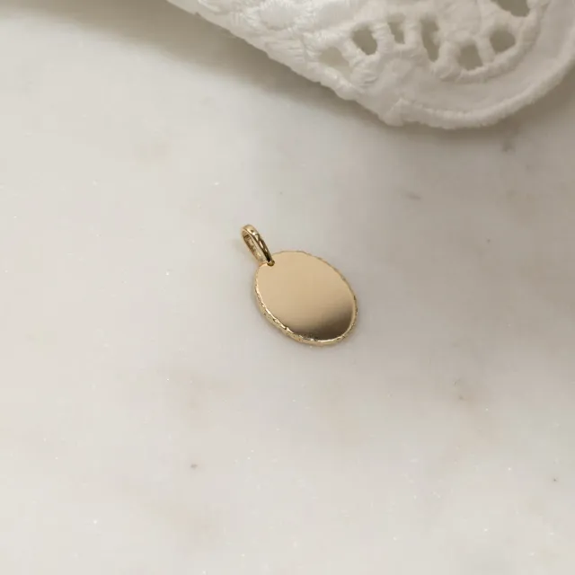 Sisi Copenhagen Oval graverbart guldvedhæng 9 kt 13,5 mm
