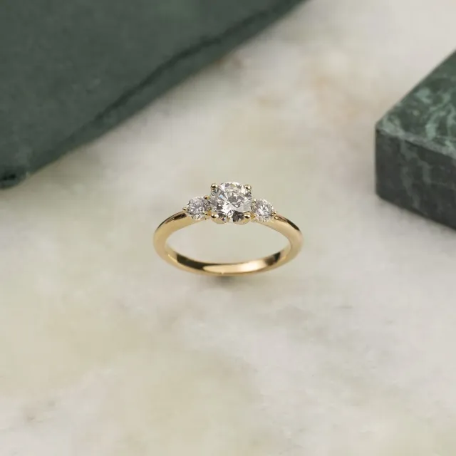 Sisi Copenhagen Round Trilogy diamantring 1,0 ct 14 kt guld