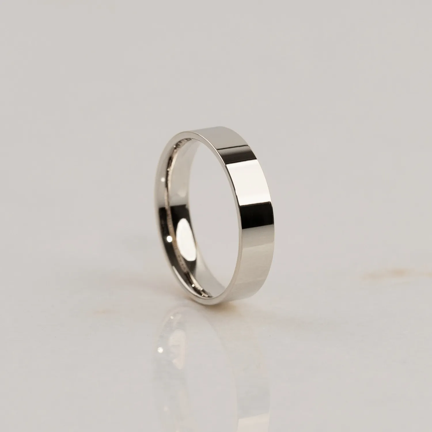 Sisi Copenhagen Simple Flat Comfort vielsesring hvidguld