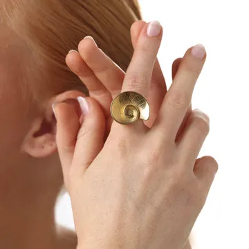 TIMI OF SWEDEN Marla shell ring forgyldt statement 25,6 mm