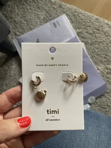 TIMI OF SWEDEN Mermaid Shell hoop øreringe forgyldt