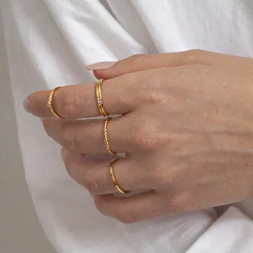 TIMI OF SWEDEN Evi Thin Twisted ring forgyldt str. 17
