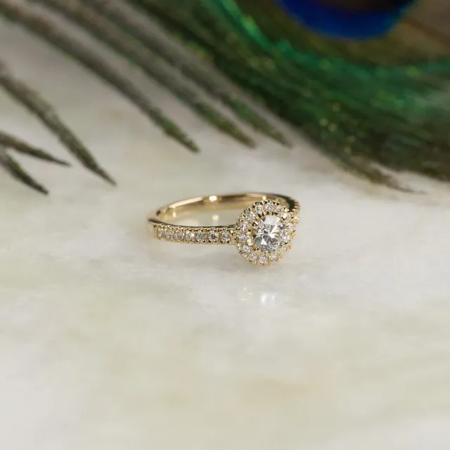 Sisi Copenhagen Round Halo Alliance ring 0,85 ct 14 kt guld