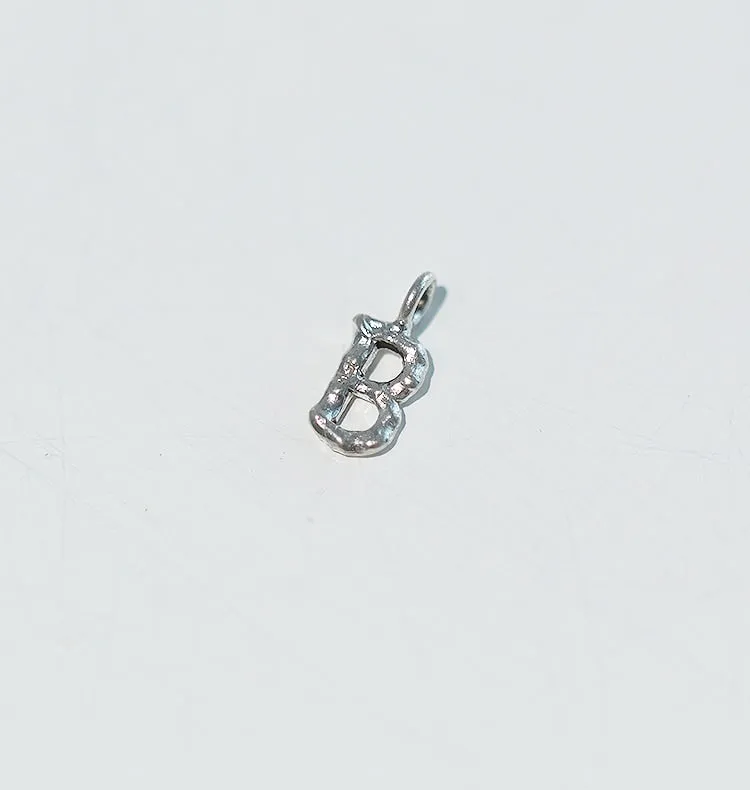 Wos Bogstavsvedhæng 925 sølv 1,5 cm