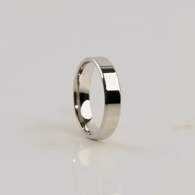 Sisi Beveled Flat Comfort vielsesring hvidguld 5 mm