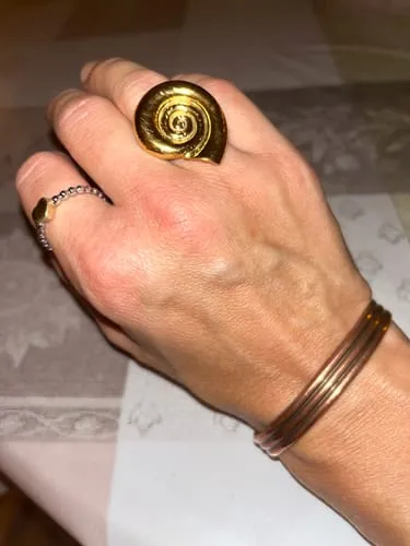 TIMI OF SWEDEN Ebba Seashell justerbar ring guld