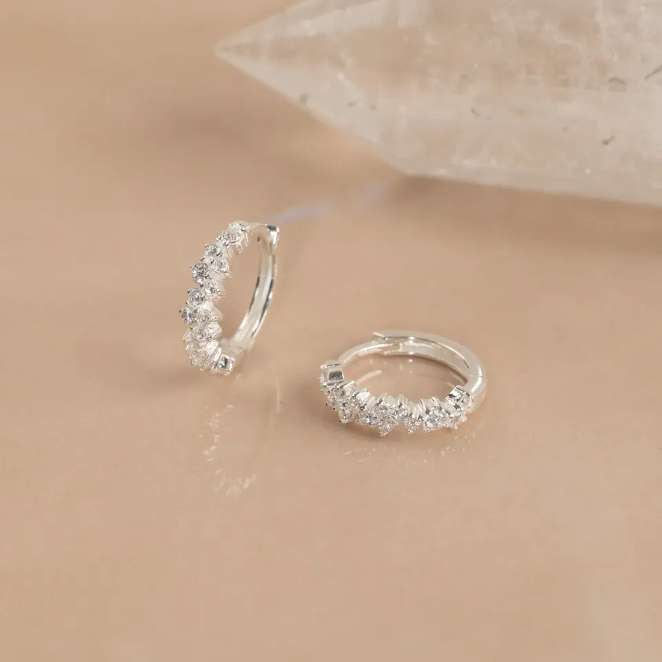 Sisi Copenhagen Clair Crystal Small Huggie øreringe sølv par