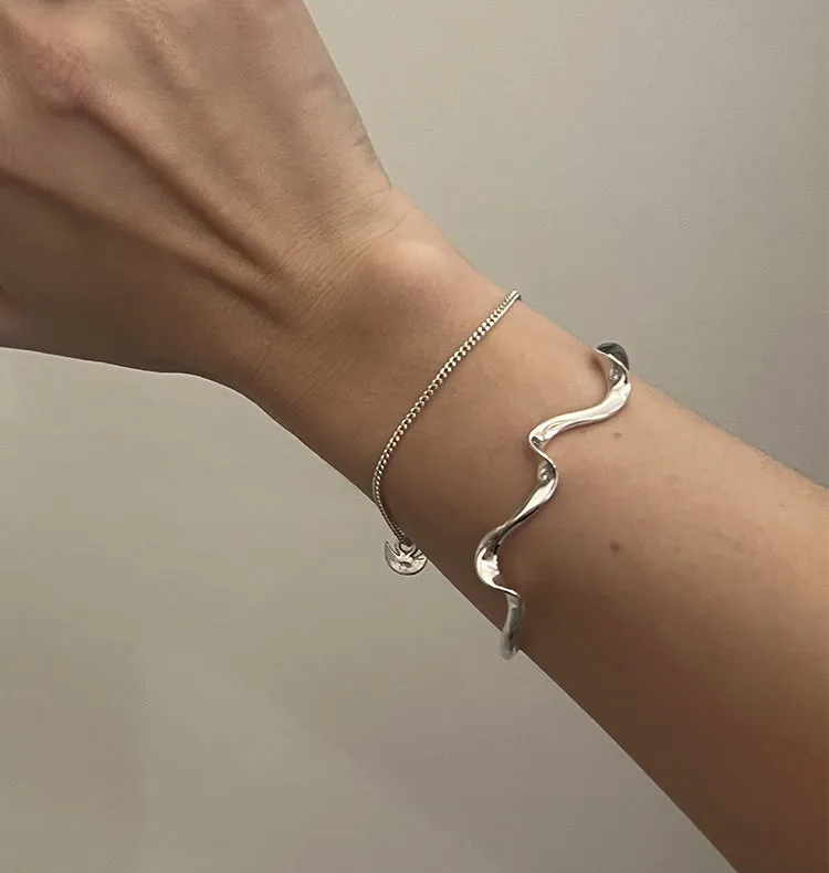 Wos Up Jana armring sølv bølge 6,3 cm