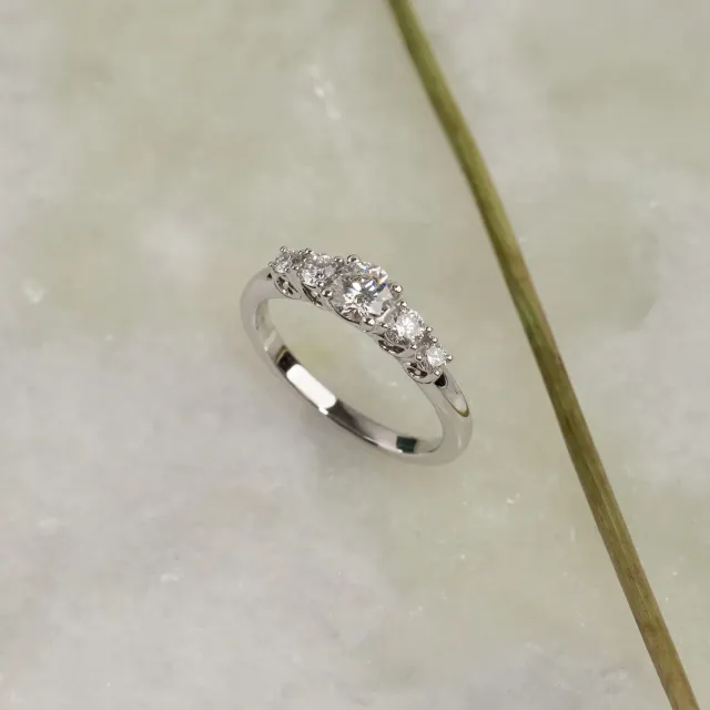Sisi Copenhagen Five-Stone Trellis ring hvidguld 0,7 ct