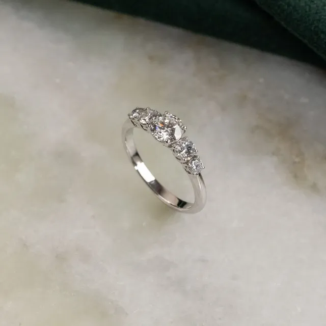 Sisi Copenhagen Five-Stone Trellis ring 1,0 ct hvidguld