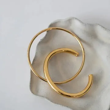 TIMI OF SWEDEN Maeve Statement bangle vandfast guld