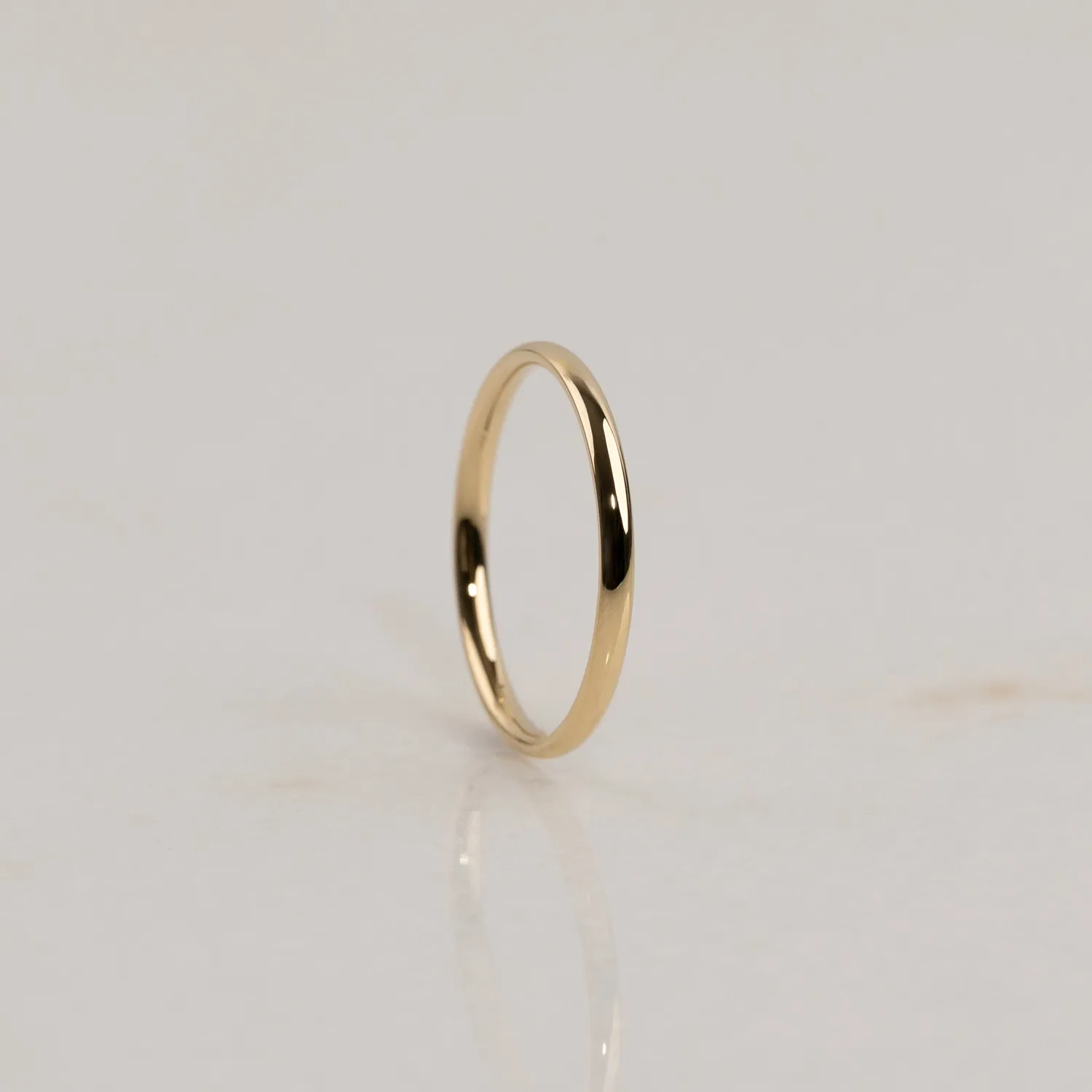 Sisi Oval Court vielsesring guld 2 mm