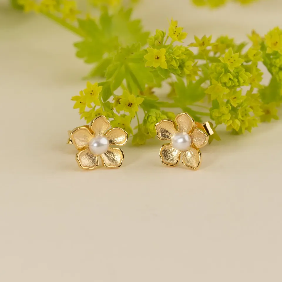 Sisi Copenhagen Mona Pearl Golden ørestikker perle 9 mm