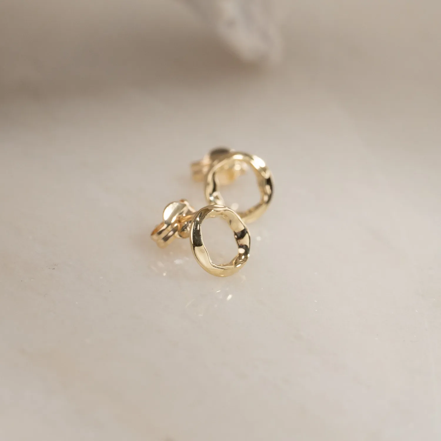 Sisi Copenhagen Vilma ørestikker massivt 9 kt guld 8 mm