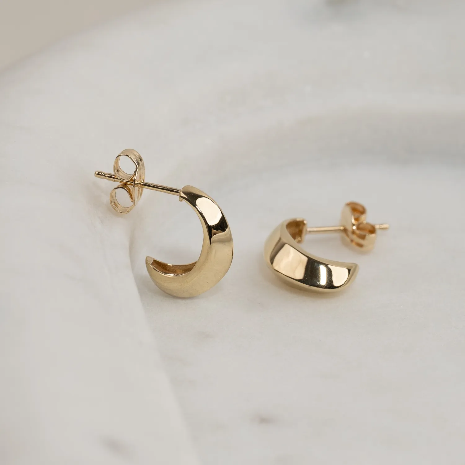 Sisi Copenhagen Linea creoler 9kt guld ørestikkere facet