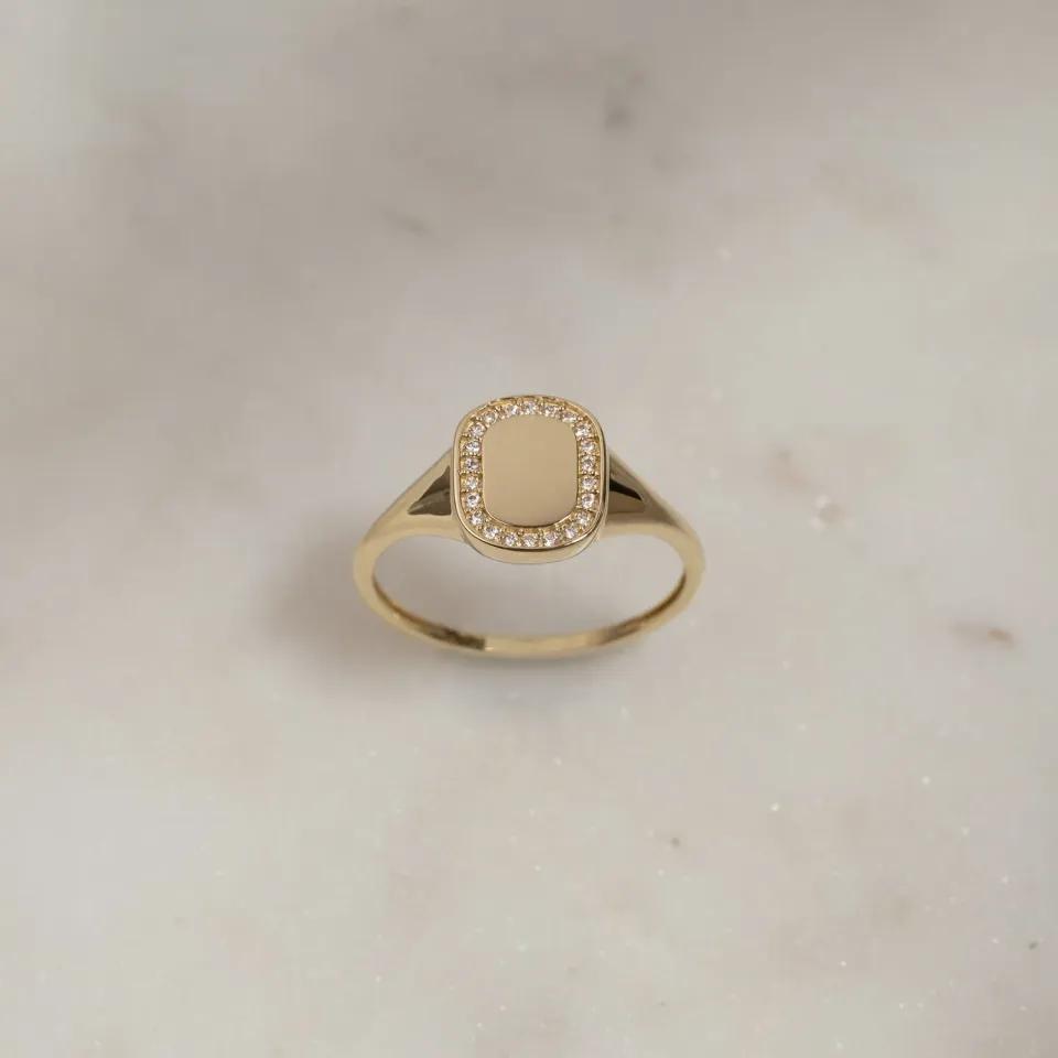 Sisi Copenhagen Frida signetring guld 9 kt zirkonia graverbar