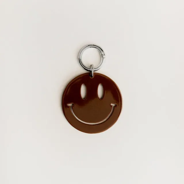 Orelia Brown Happy Face taskevedhæng brun