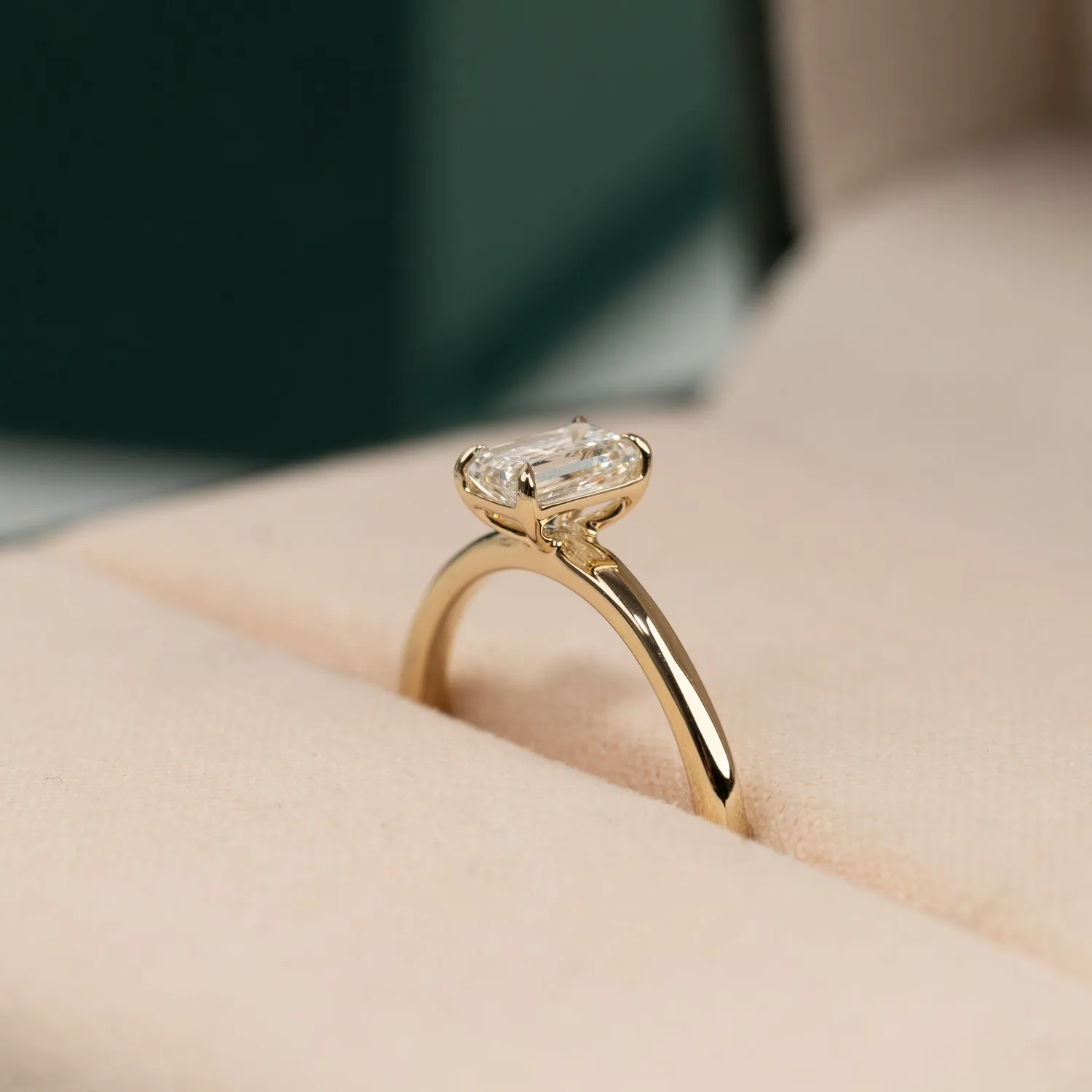 Sisi Copenhagen Solitaire Emerald diamantring 0,75 ct guld