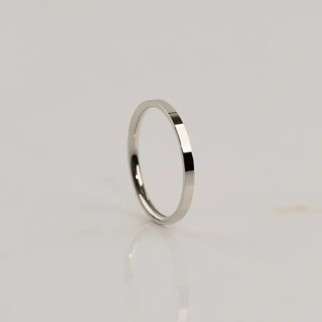 Sisi Copenhagen Simple Flat Comfort vielsesring 2 mm hvidguld