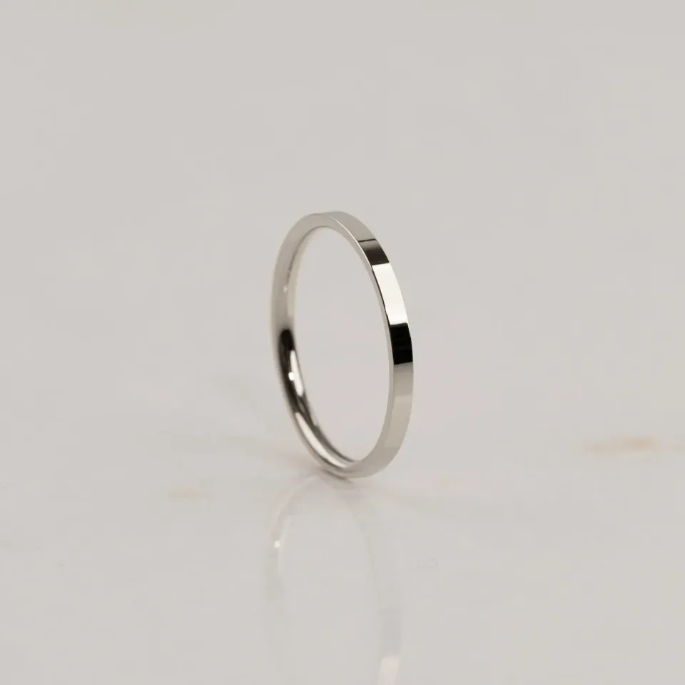 Sisi Copenhagen Simple Flat Comfort vielsesring 2 mm hvidguld
