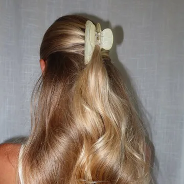 TIMI OF SWEDEN Molly hårklemme 8 cm marmor