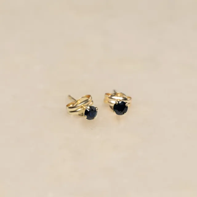 Sisi Copenhagen Soley Sapphire ørestikker guld 3 mm blå