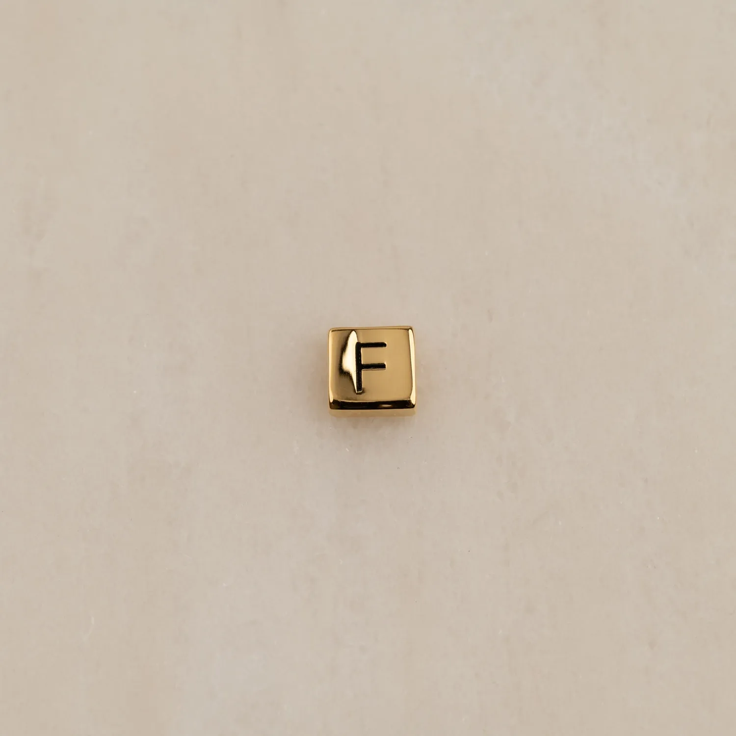 Sisi Copenhagen Box Letter bogstavvedhæng forgyldt keyboard