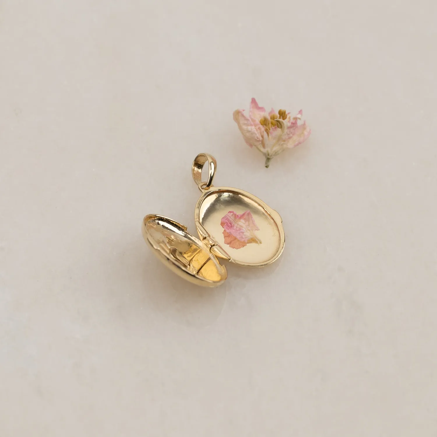 Sisi Copenhagen Engravable Oval medaljon 9 karat guld graverbar