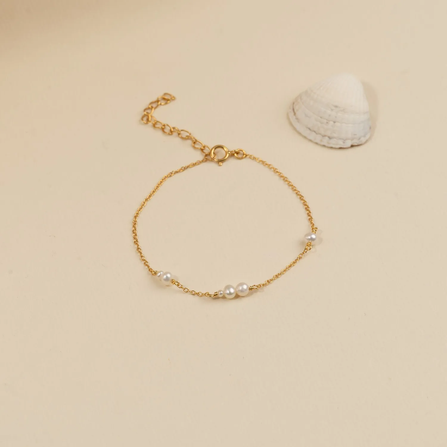 Sisi Copenhagen Evie Pearl armbånd forgyldt perler