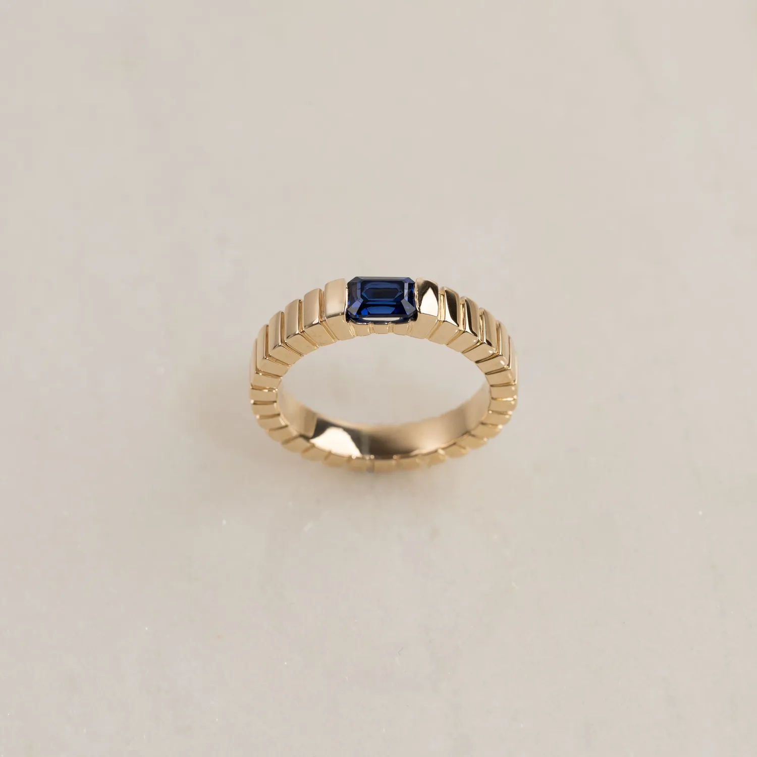 Sisi Copenhagen Chunky Emerald-Cut ring blå safir 0,6 ct