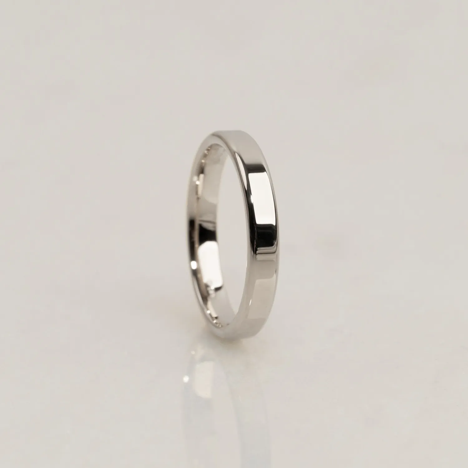 Sisi Copenhagen Soft Edge Flat Comfort vielsesring hvidguld 7mm