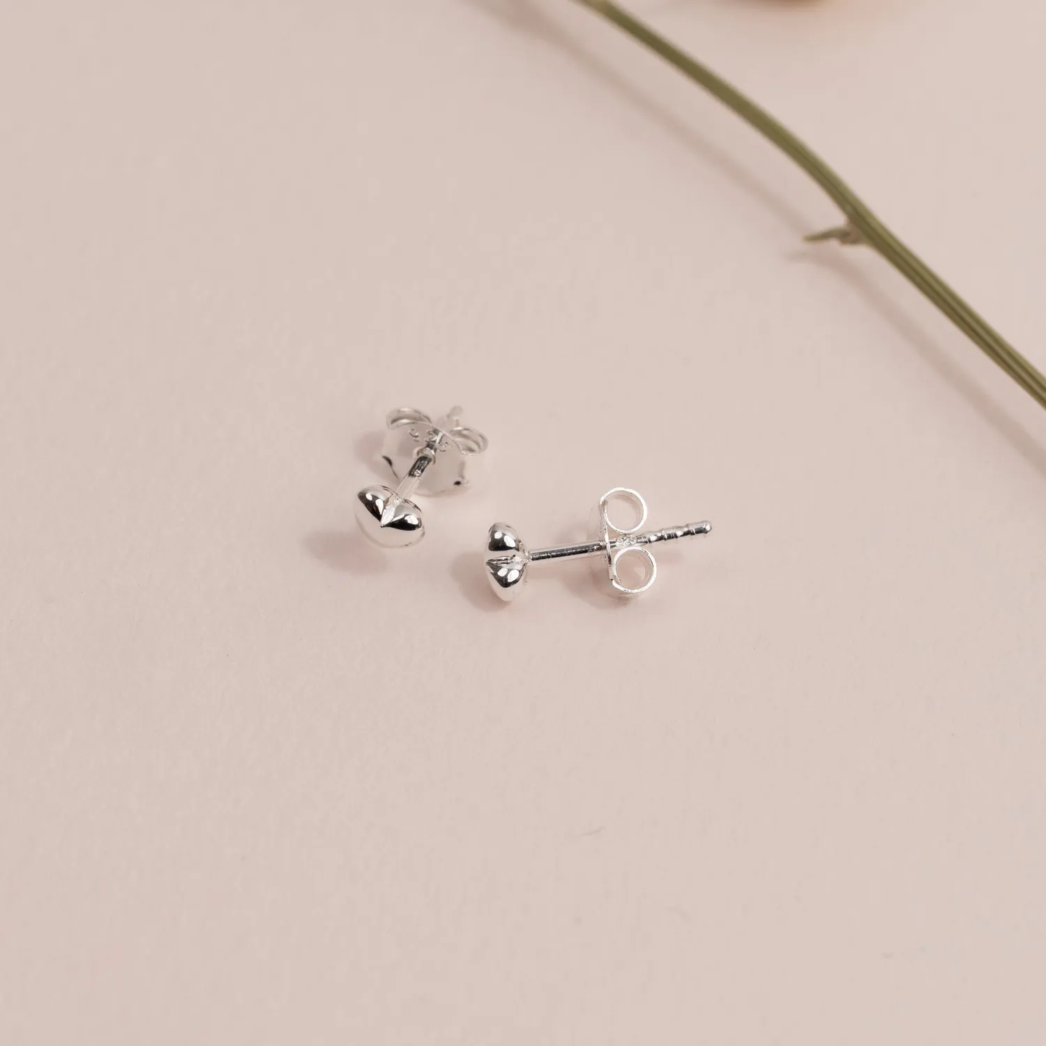 Sisi Copenhagen Valentina Silver ørestikker hjerte 4mm