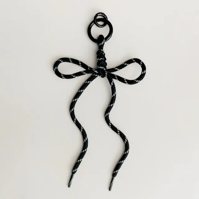 Orelia Black Cord Bow taskevedhæng sort snor