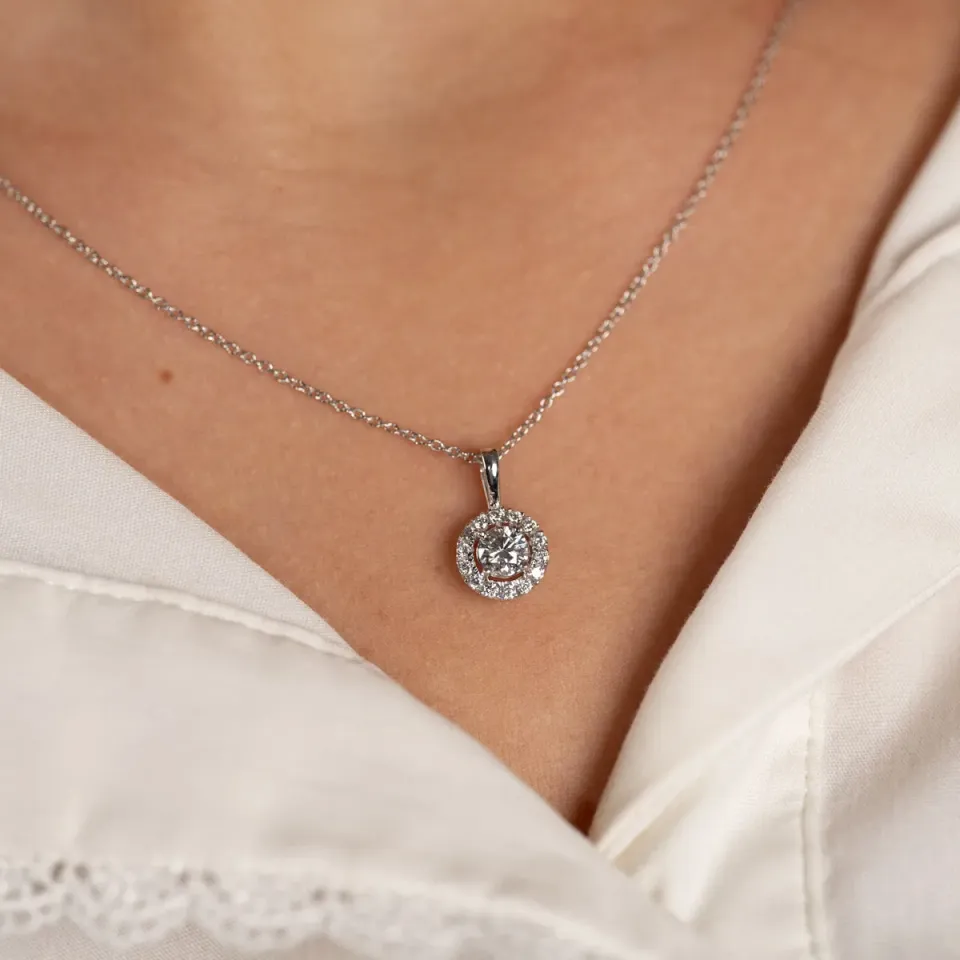 Sisi Copenhagen Round Halo diamantvedhæng 0,5 ct hvidguld