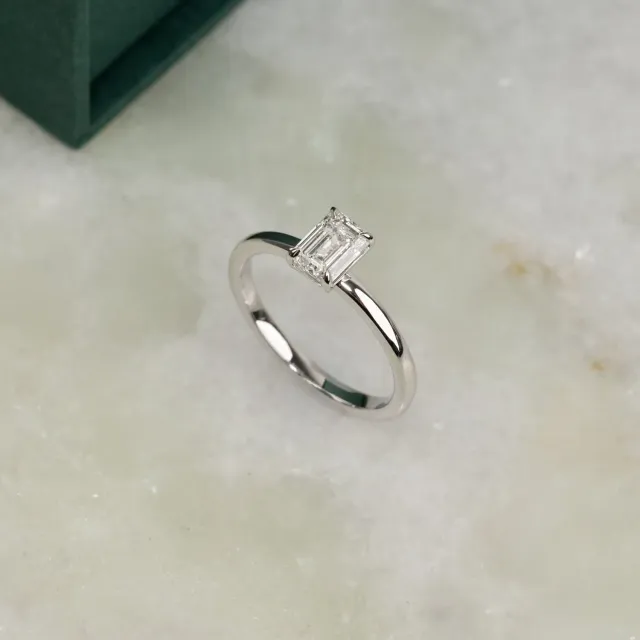 Sisi Copenhagen Solitaire Emerald diamantring hvidguld 0,75 ct