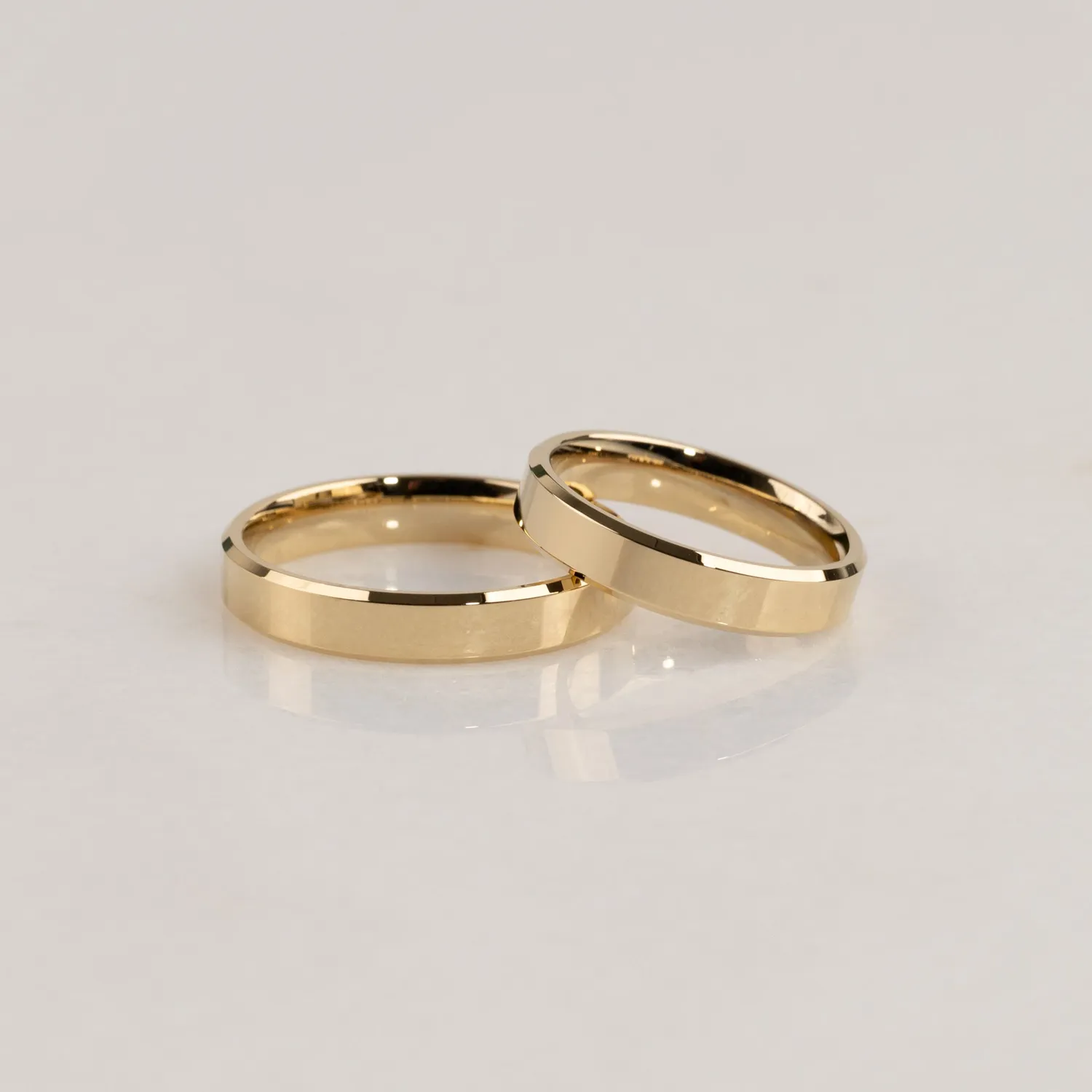 Sisi Copenhagen Beveled Flat vielsesring guld 4 mm