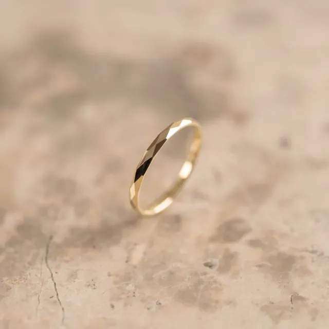Sisi Copenhagen Dimona ring massivt guld facetteret