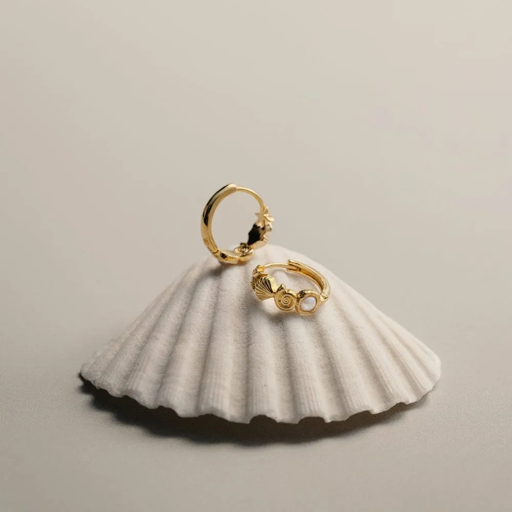 Orelia Seaside Motif små hoop øreringe guld perle